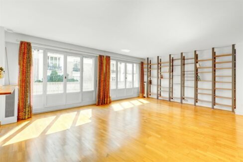 EI2-122_KrZ4QD2XXJUj_0E-D2Lq2A