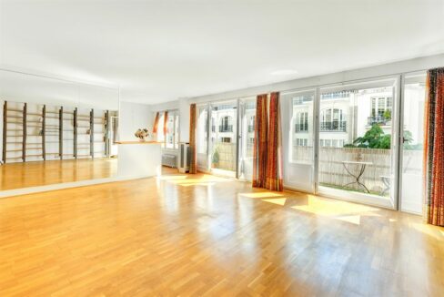 EI2-122_uylRis_ClKefVIR74BQkEQ