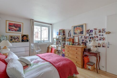 EI2-062_4gzeVYSfytx-FnJscu9ZOg