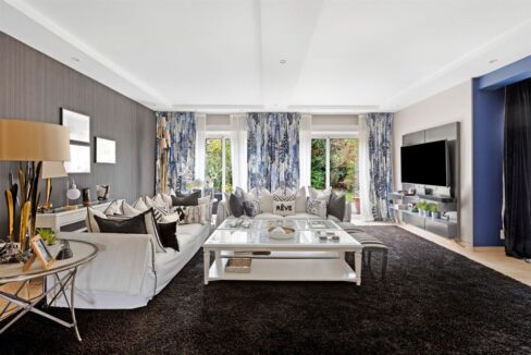 EI2-213_oCnq7yaEMJGBNmjX64Fc2Q