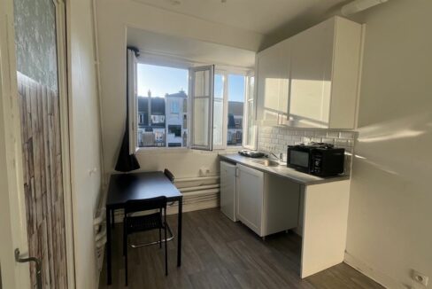 EI2-220_aOFrIX0eZac3WjiQpLBdBw