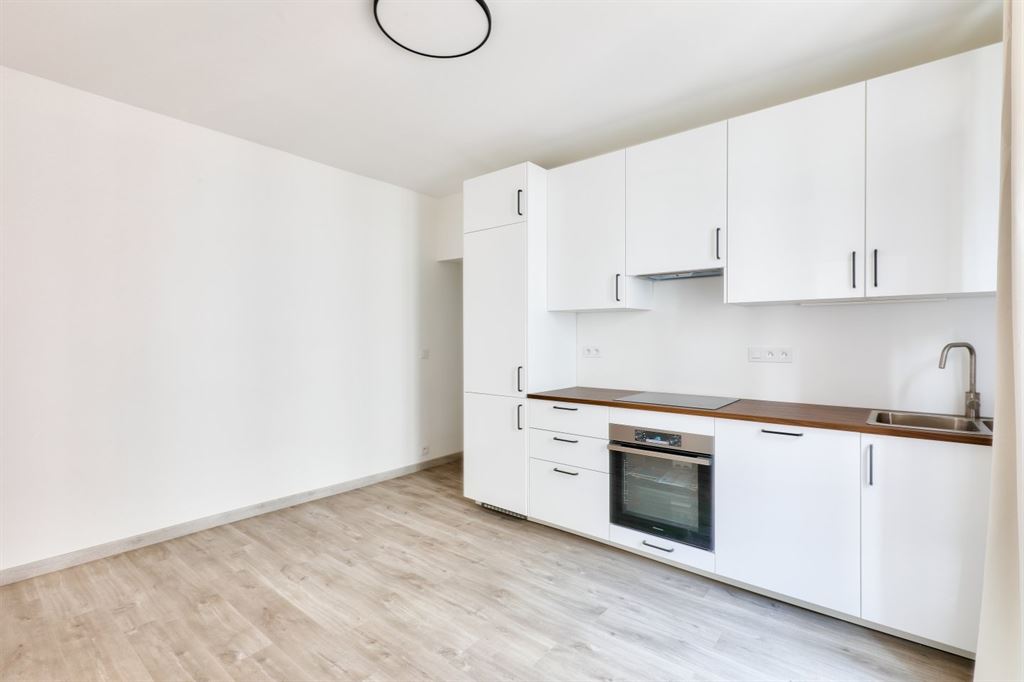 EI2-224_ZWY0ss5-bwqb18r9mz65_Q