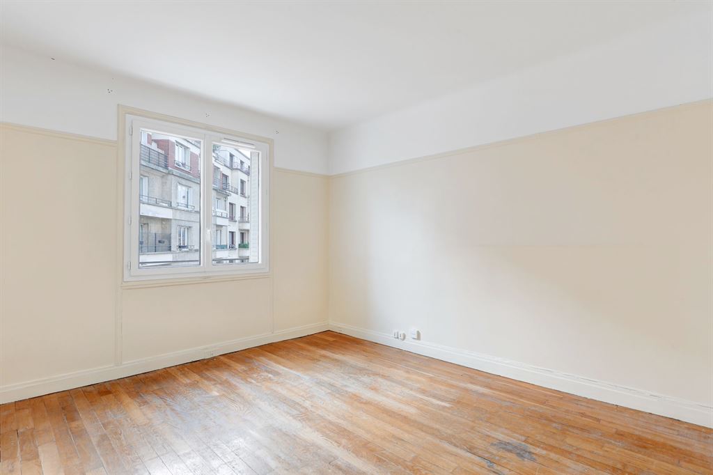 EI2-225_L-d1EXRvb8vfb7_zxe-tCw