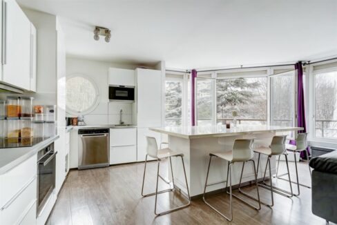 EI2-228_rS_1vnigv_UABWgmfG8i6Q