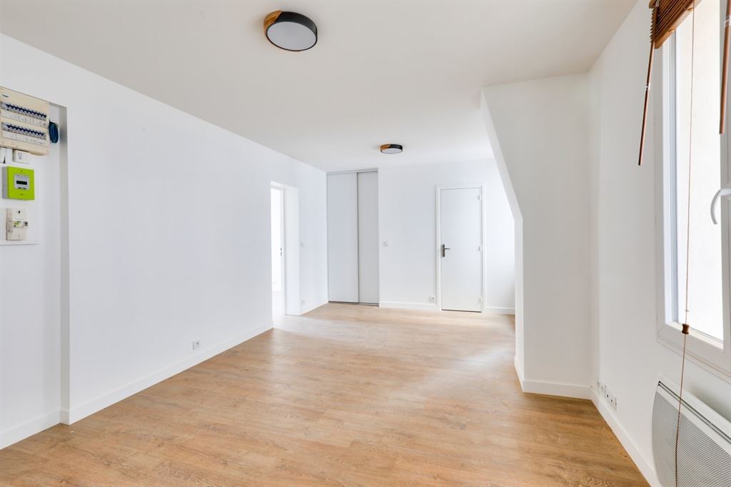 EI2-239_h8PTvFI-Ro6cqNYKc0Jzzg