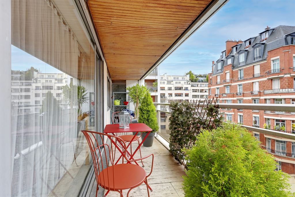 EI2-249_KxNQage_9qIrff9jKzusTg