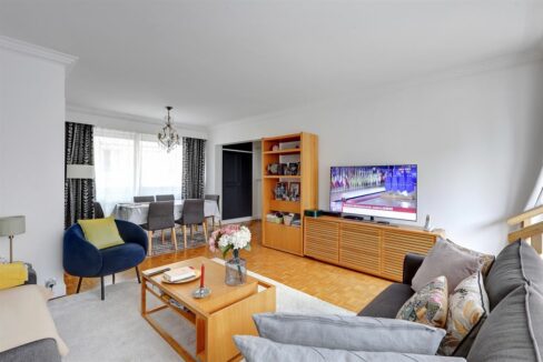 EI2-249_nQcva7LXymSK5q5tg7-Pgw