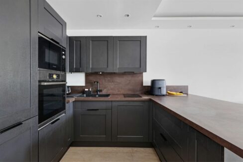 EI2-227_7buAh-oplBO8woX6h2d6A