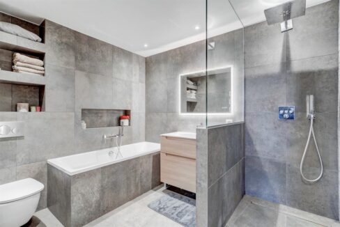 EI2-240_0m8ZE6S0PV2H0TT2g4ie8Q